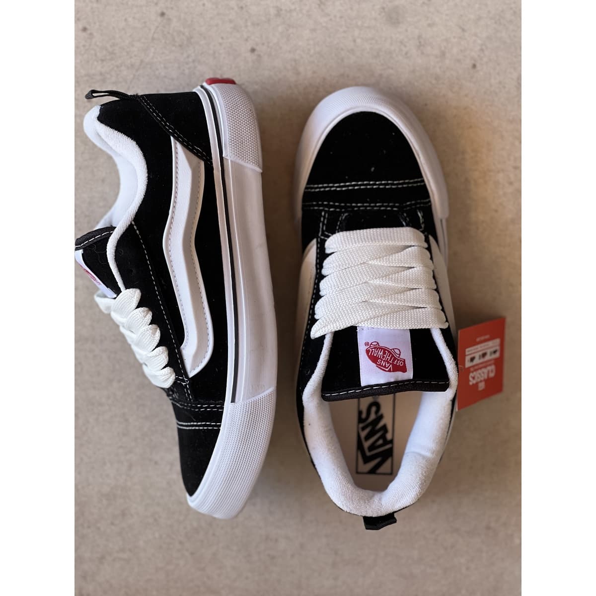 Skate Knu Skool Chunky Negro/Blanco — ángulo alternativo
