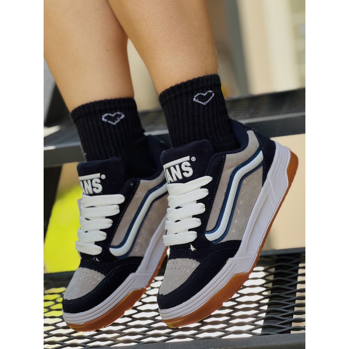 Lifestyle Lowland Marino/Gum Marino/Gris/Gum — ángulo alternativo